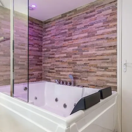 Apartment Avec Jacuzzi, Le Saccard *