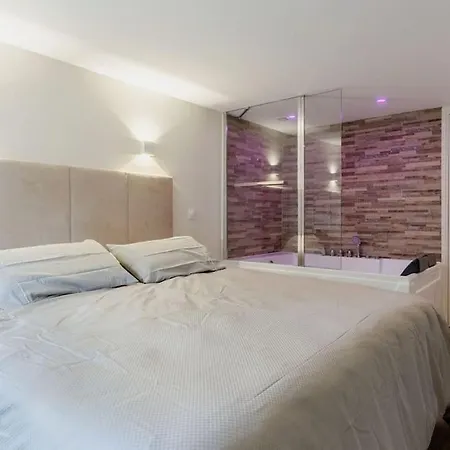 Avec Jacuzzi, Le Saccard Apartment