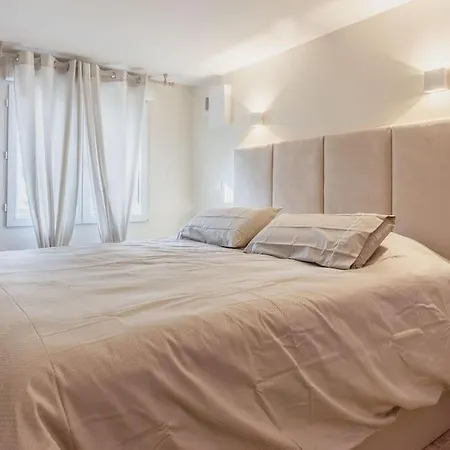 Avec Jacuzzi, Le Saccard Apartment *
